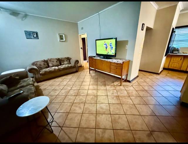 3 BEDROOM HOUSE FOR SALE IN VANDERBIJLPARK SE 3